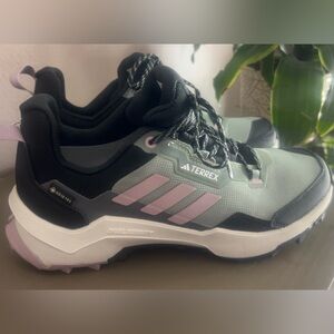 Adidas Terrex women’s AX4 Gore-Tex Hiking Shoe Sz 8